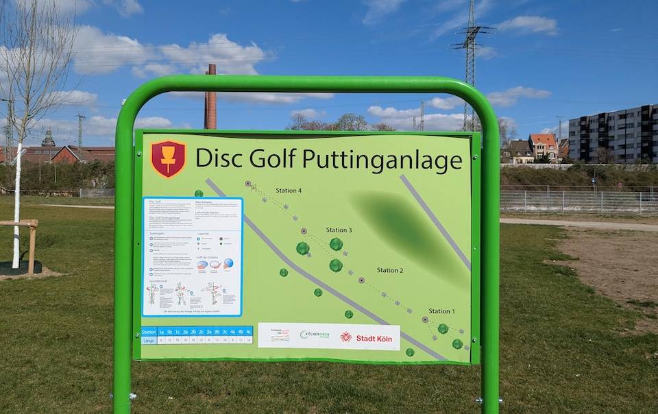 Eingangschild zur Disc Golf Puttinganlage