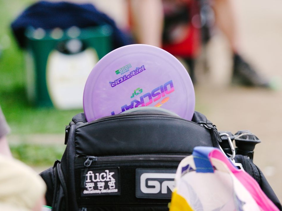 Disc Golf-Rucksack mit Scheibe